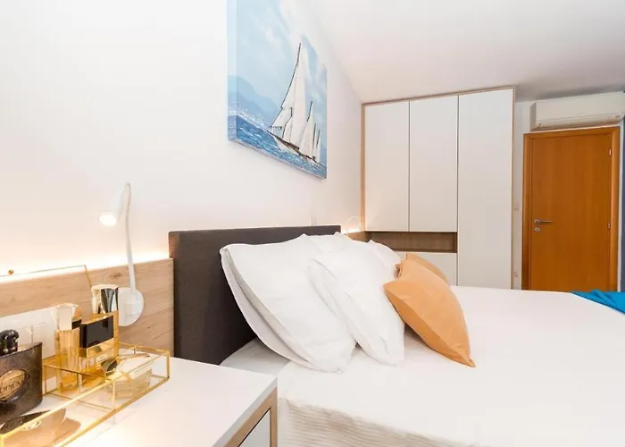 Domus Lauri Palace 아파트 *