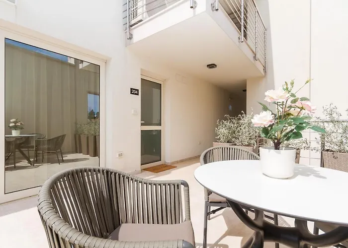 Domus Lauri Palace *