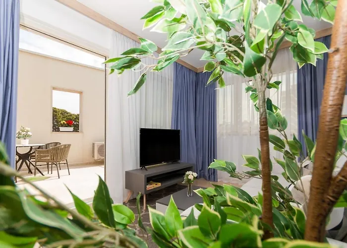 Domus Lauri Palace 아파트 우마그