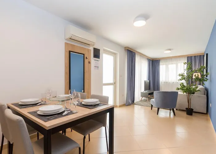 Domus Lauri Palace Apartman *